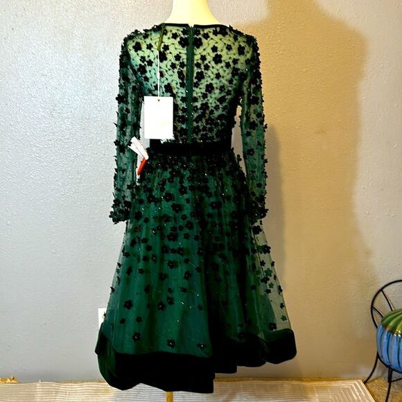 Mac Duggal 67007 women’s embellished illusion 3D floral detailing dress size 4 - Picture 7 of 13